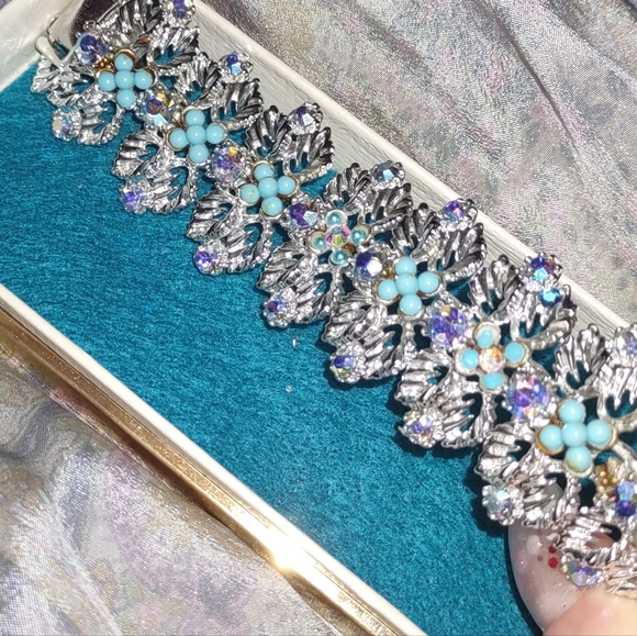 Coro Jeweled Vintage Bracelet - Picture 12 of 16